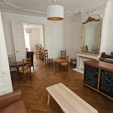 Bed In 6-beds Women Le Jardin Cafe Bordeaux