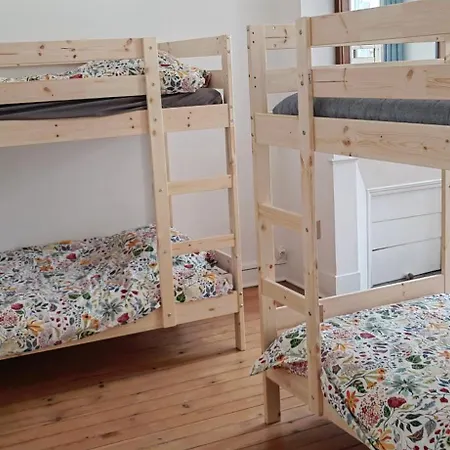 Bed In 6-beds Women Le Jardin Cafe Bordeaux