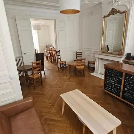 Bed In 6-beds Women Le Jardin Cafe * 보르도