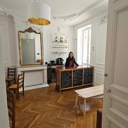 호스텔 Bed In 6-beds Women Le Jardin Cafe 보르도