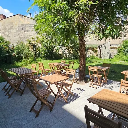 Bed In 6-beds Women Le Jardin Cafe * 보르도